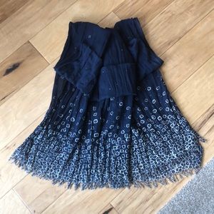 Eddie Bauer obling light weight scarf/wrap